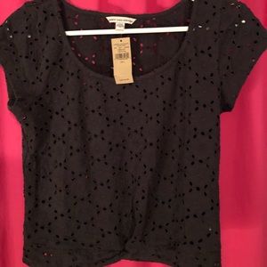 Cute women’s large American Eagle Eyelet top